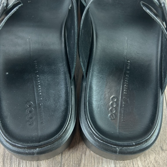 Perfect like new ECCO Men's Flowt Lux Slide Flat Sandal - Picture 3 of 6